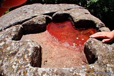 На Тернопільщині є містичний жертовний камінь, що робить воду червоною