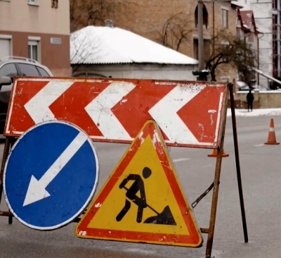 На дорогах Тернополя тривають роботи з ліквідації глибоких вибоїн