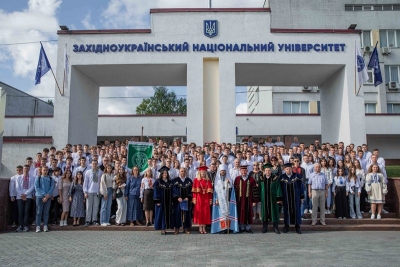У класичному університеті Тернополя урочисто зустріли першокурсників