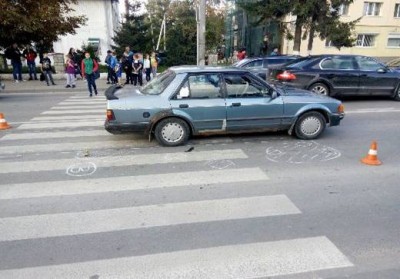 У Тернополі авто збило неповнолітню дівчину