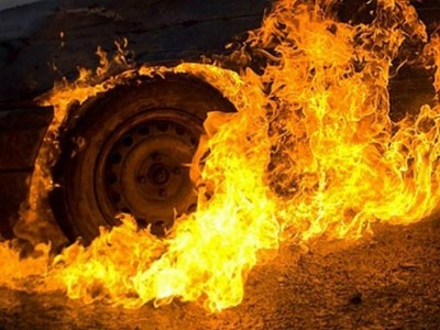 На Тернопільщині посеред дороги загорівся автомобіль