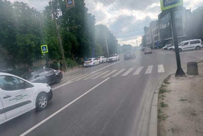 У Тернополі на пішохідному переході водій іномарки збив дитину та втік з місця аварії