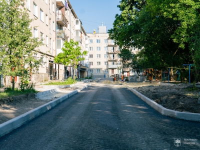 У Тернополі на вул. Живова, 14-18 триває ремонт міжбудинкового проїзду