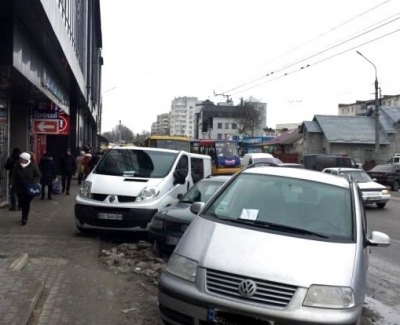 У Тернополі підвищено штрафи за порушення правил зупинки та стоянки транспортних засобів