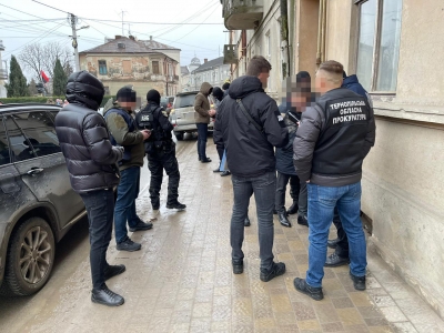 На хабарі у 10 000 гривень спіймали начальника відділу поліції Тернопільщини