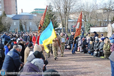 У Чорткові на колінах зустріли загиблого Героя Назара Короля