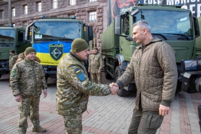 Громада Києва передала 241 бригаді тероборони 20 нових вантажівок, - Кличко