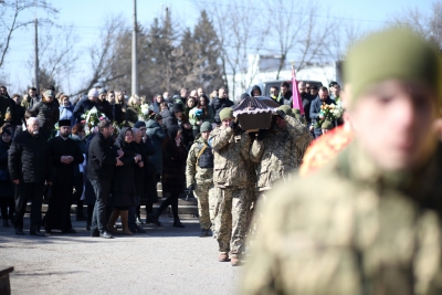 У Тернополі сьогодні попрощалися з 25-річним військовим, який загинув у боях на Луганщині (фото)