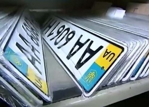 У Тернополі з автомобілів масово викрадають номерні знаки