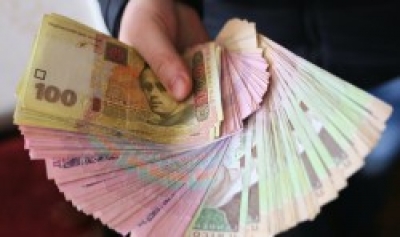 Майже 27 000 гривень втратила пенсіонерка з Тернопільщини
