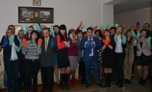 Голова обласної ради Віктор Овчарук та виконавчий апарат підтримали всесвітній флешмоб «Кольорові шкарпетки»