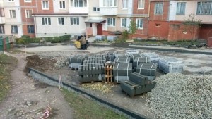 В Тернополі продовжують ремонтувати двори (ФОТО)