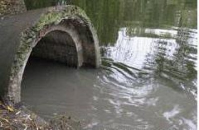 У тернопільський став зливають стічні води: міськрада не реагує