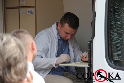 У центрі міста тернополян безкоштовно перевіряють на гепатит С (фото)