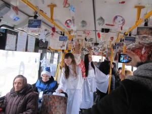 В тролейбусі тернополян пригощав Миколай