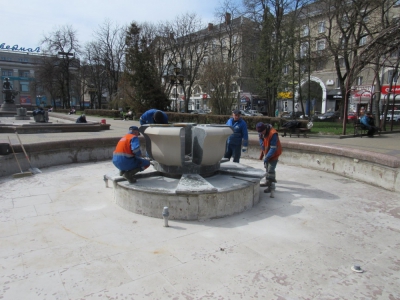 У Тернополі проводять очищення та поточний ремонт водограїв