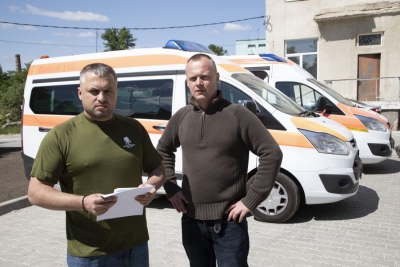 Народний депутат з Тернополя Андрій Богданець відправив на передову дві автівки швидкої допомоги (фото, відео)