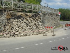 Нова підпірна стіна в Тернополі на Дружбі поступово «вимальовується» (фото)