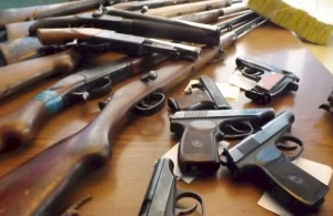 Тернополян закликають добровільно здати зброю