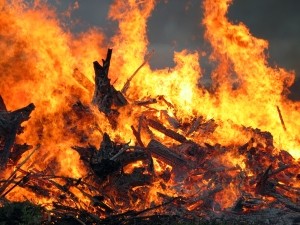 У Тернопільській області ледь не дотла згоріла господарська будівля