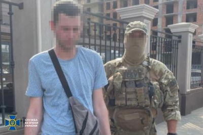 СБУ затримала російського інформатора, який хотів «зламати» телефон військової ЗСУ