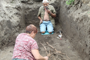 Сім’я з Тернопільщини знайшла на пoдвір’ї поховання майже тисячолітньої давності (фото)