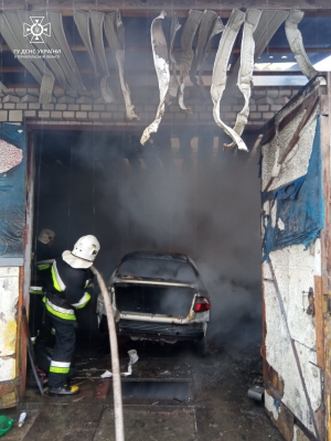 Під час пожежі на Тернопільщині вщент згорів автомобіль