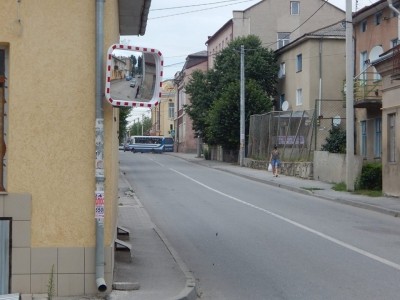 У райцентрі на Тернопільщині для уникнення ДТП на дорогах встановили дзеркала