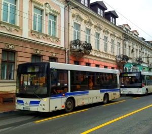 Пенсіонери за віком можуть їздити у громадському транспорті Тернополя безоплатно та без обмежень у часі