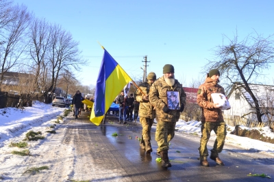 На Тернопільщині в останню дорогу провели захисника Івана Гордовського