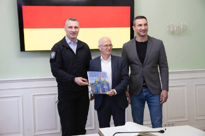 Кличко зустрівся у Києві з мером Гамбурга і розповів про допомогу від німецького міста-побратима