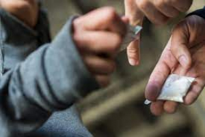 На Тернопільщині 16-річни хлопець займався збутом наркотиків