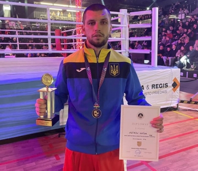 «Тренуюся, щоб перемагати»: боксер з Тернопільщини Віктор Петров-молодший здобув «золото» у Литві