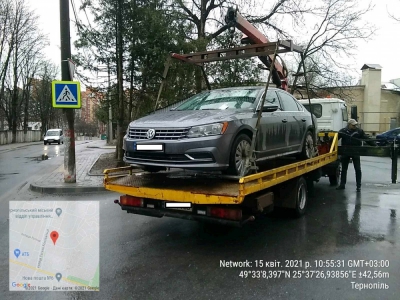 У Тернополі через неправильне паркування 230 автомобілів опинилося на штрафмайданчику