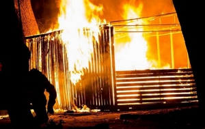 Тернополянин підпалив кіоск із продавцем всередині