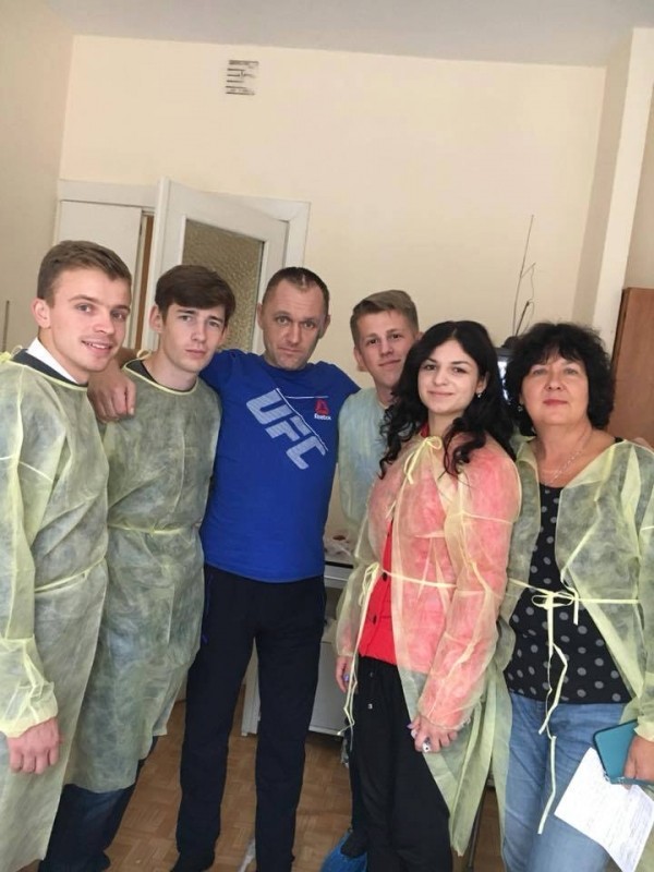 Тернополянка спільно із лікарями та студентами зібрали та передали допомогу пораненим бійцям АТО у Львові