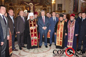 У Тернопільській катедрі Петро Порошенко помолився за мир