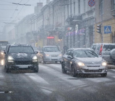 Вночі вулиці Тернополя очищали від снігу за допомогою понад трицяти одиниць спецтранспорту