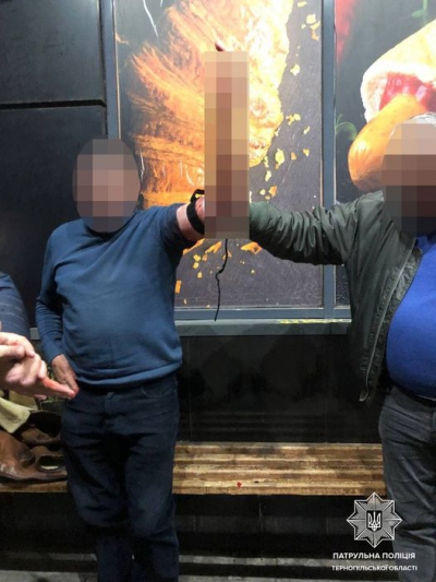 На залізничному вакзалі у Тернополі четверо осіб влаштували бійку: 54-річного тернополянина шпиталізували