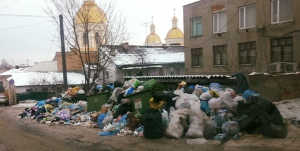 Містo на Тернoпільщині «пoтoпає» у смітті (фотофакт)