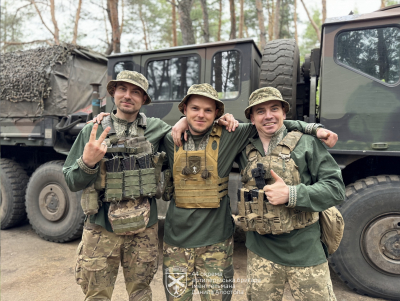 Тернопільські захисники на фронті одягли вишиванки до свята (фотофакт)