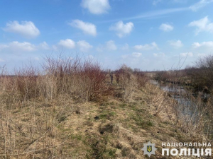 На Тернопільщині на березі ставка знайшли тіло молодого чоловіка, якого вважали зниклим безвісти