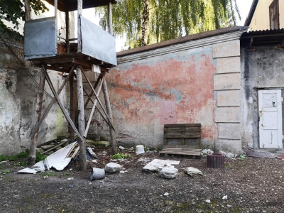 «Били пляшки об стіни музею»: у Тернополі біля історичної будівлі розважалися вандали