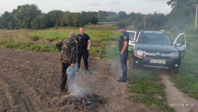 Мешканці Тернопільщини продовжують спалювати суху траву