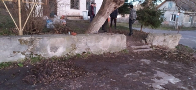 На Тернопільщині троє хлопців самотужки прибрали купи сміття