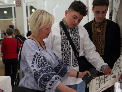 «Мова рушникова»: у Тернополі презентували вишиті рушники з приватної колекції (фоторепортаж)