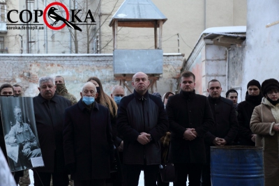 Свічки, дим та молитва: у Тернополі вшанували пам&#039;ять Героїв Крут (фоторепортаж)