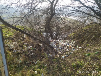 На Тернопільщини берег Дністра потопає у смітті (відео)