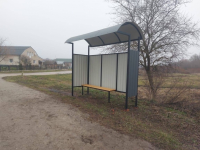 У одному з районів Тернопільщини встановлюють нові зупинки (фотофакт)
