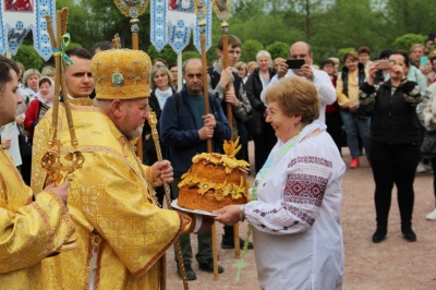 У переддень свята матері в Зарваниці молилися за перемогу України